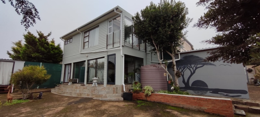 4 Bedroom Property for Sale in Stilbaai Wes Western Cape